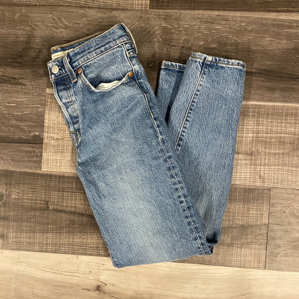 Levi wedgie jeans 25
